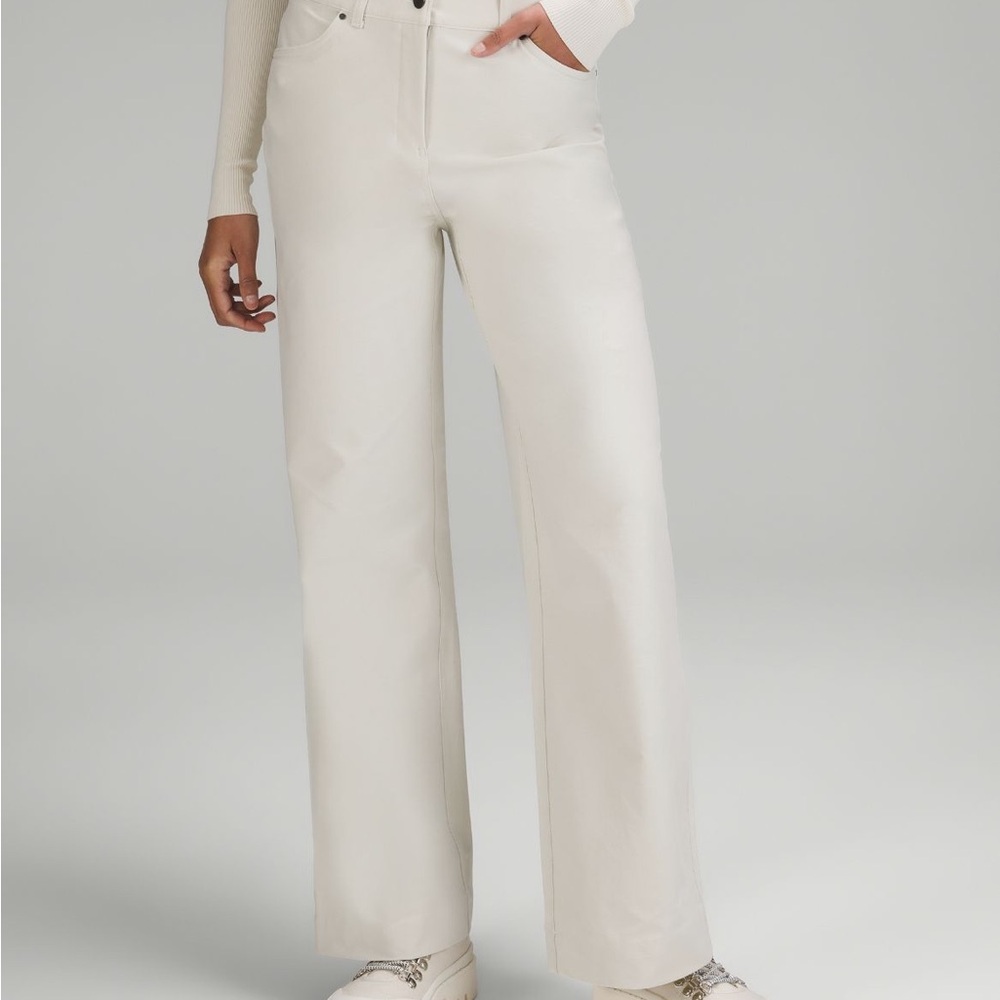 City Sleek 5 Pocket High-Rise Wide-Leg Pant *Full Length
Light Utilitech